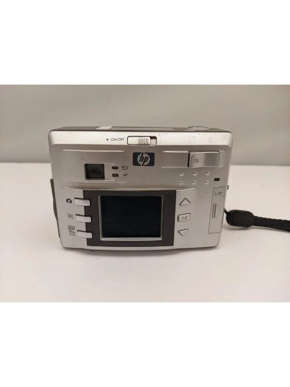 HP 735 PHOTOSMART Digital Camera w/ Wrist Strap | 3.2 MP | Silver | Q2210A USED